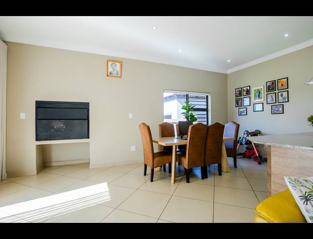 3 BEDROOM TOWNHOUSE FOR SALE IN RUA VISTA